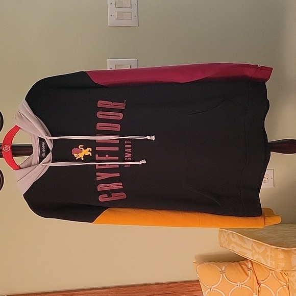 EUC Harry Potter Wizarding World Hoodie - Picture 3 of 9